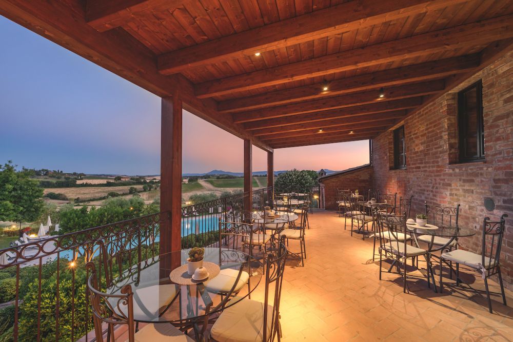 Restaurant at sunset at the villa in Tuscany for weddings