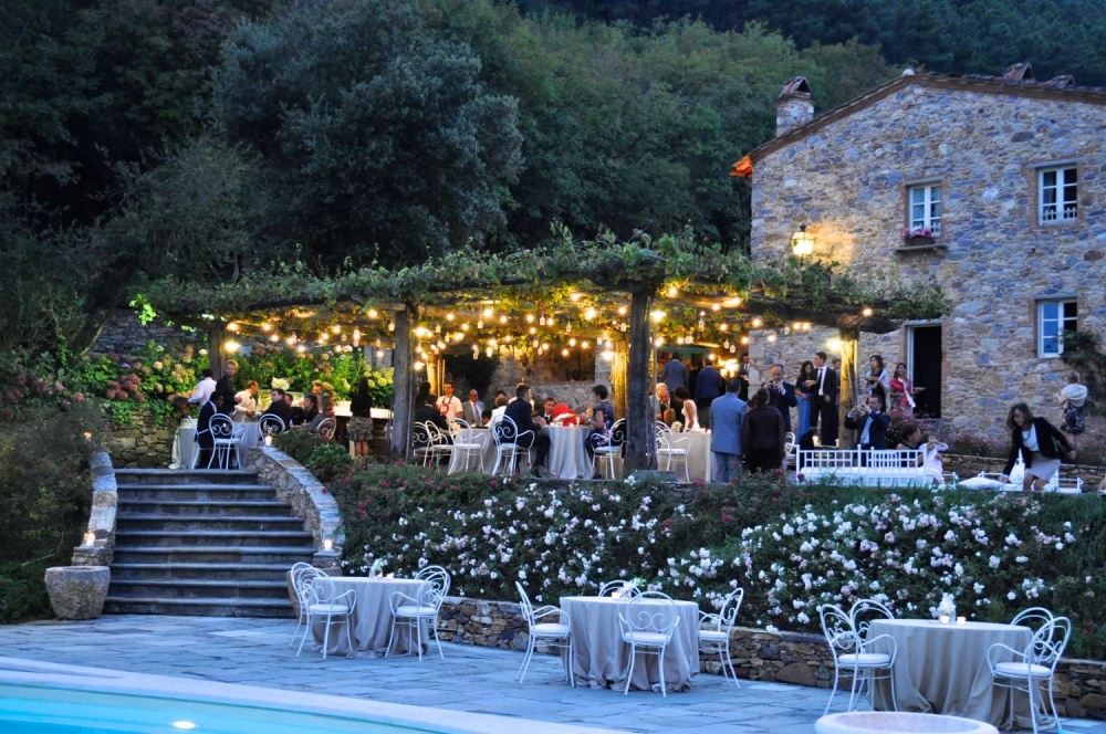 wedding hamlet in tuscany