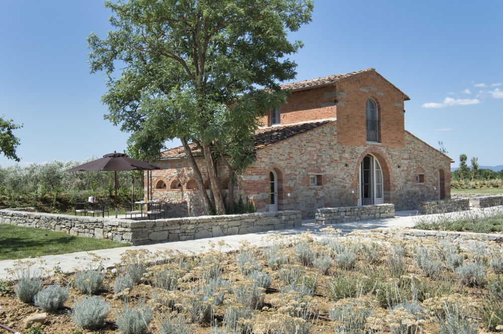 tuscan farmhouse for wedding