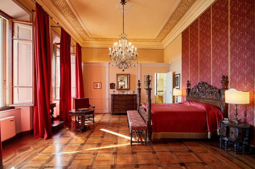 Baroque room at wedding hamlet in Tuscany