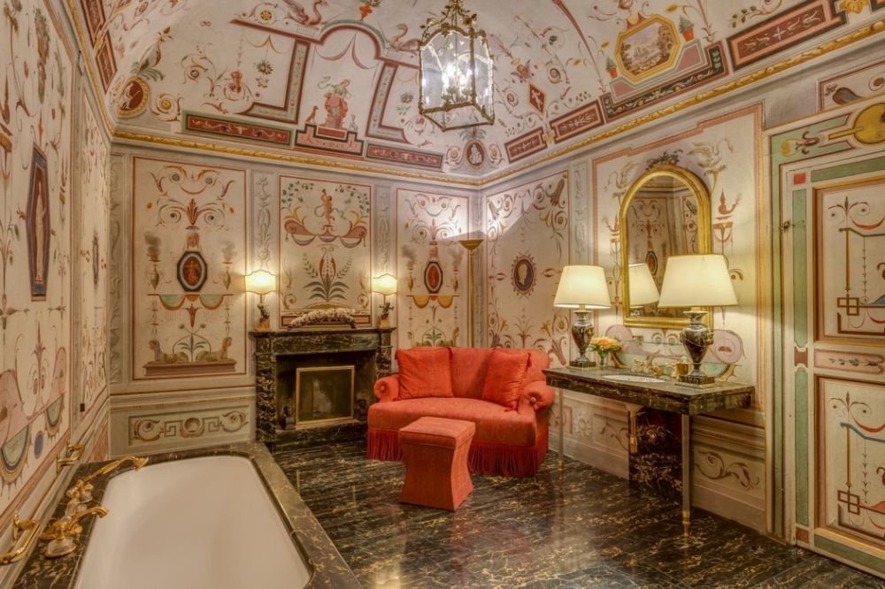 Bathroom with frescoes at the villa in Florence