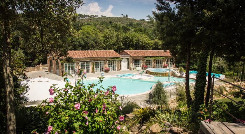 best places with pool to get married in tuscany