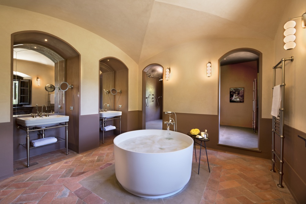 Bathroom of the suite of wedding villa with view in Chianti