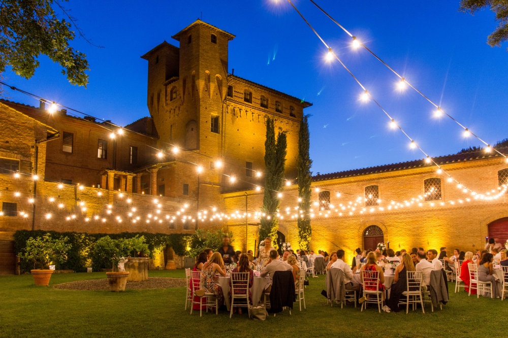 outdoor reception in a garden for weddings