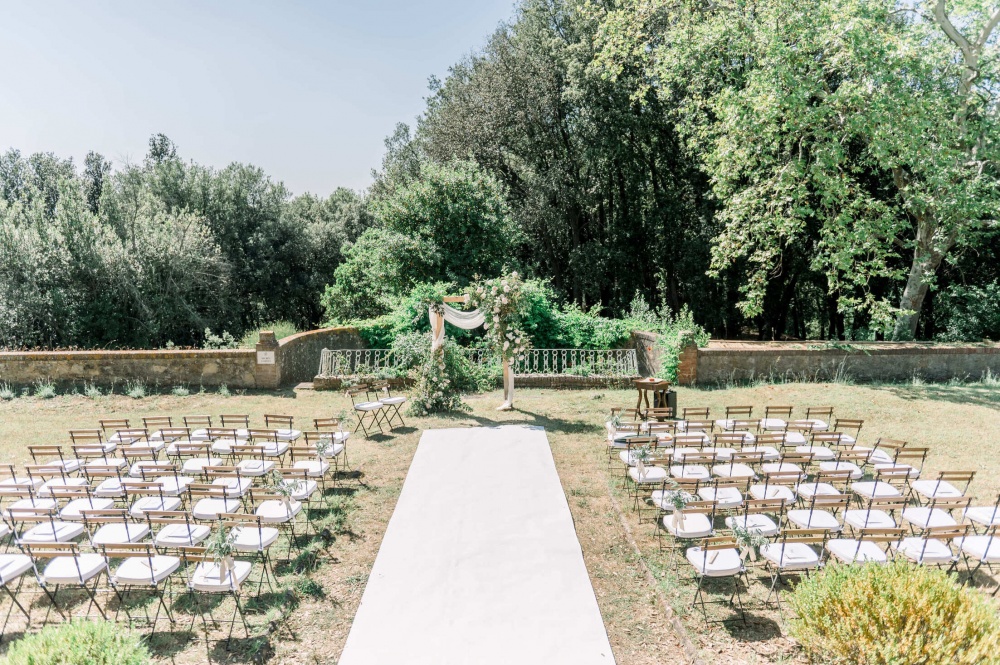 Ceremony at organic farmhouse for weddings in Tuscany