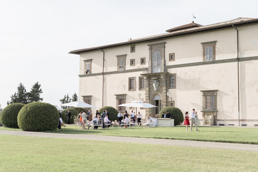 Cocktail at wedding villa in the Tuscan countryside