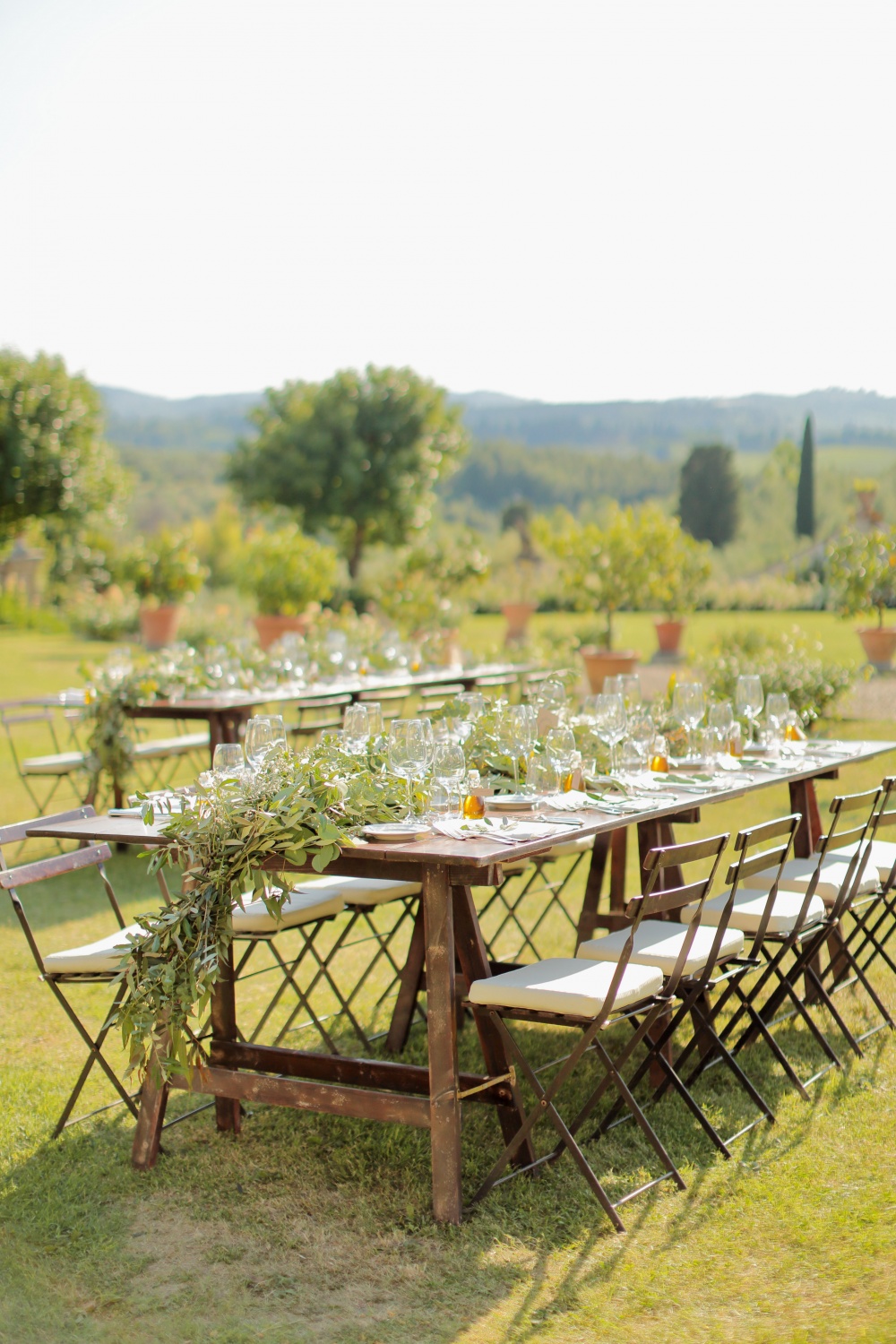 country chic real wedding table setting in tuscany