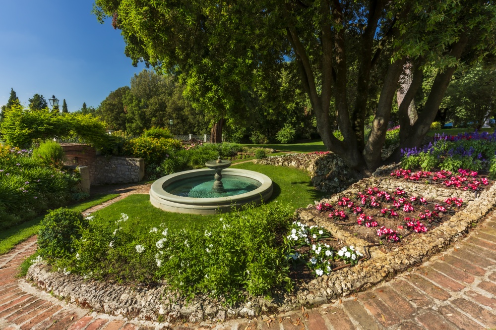 fountain in an elegant wedding villa in tuscany