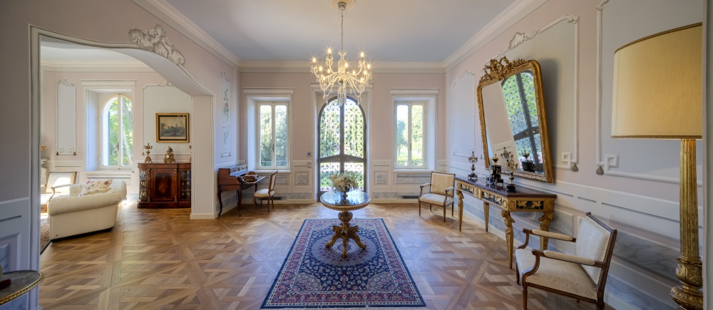 indoor room in a villa for weddings in tuscany