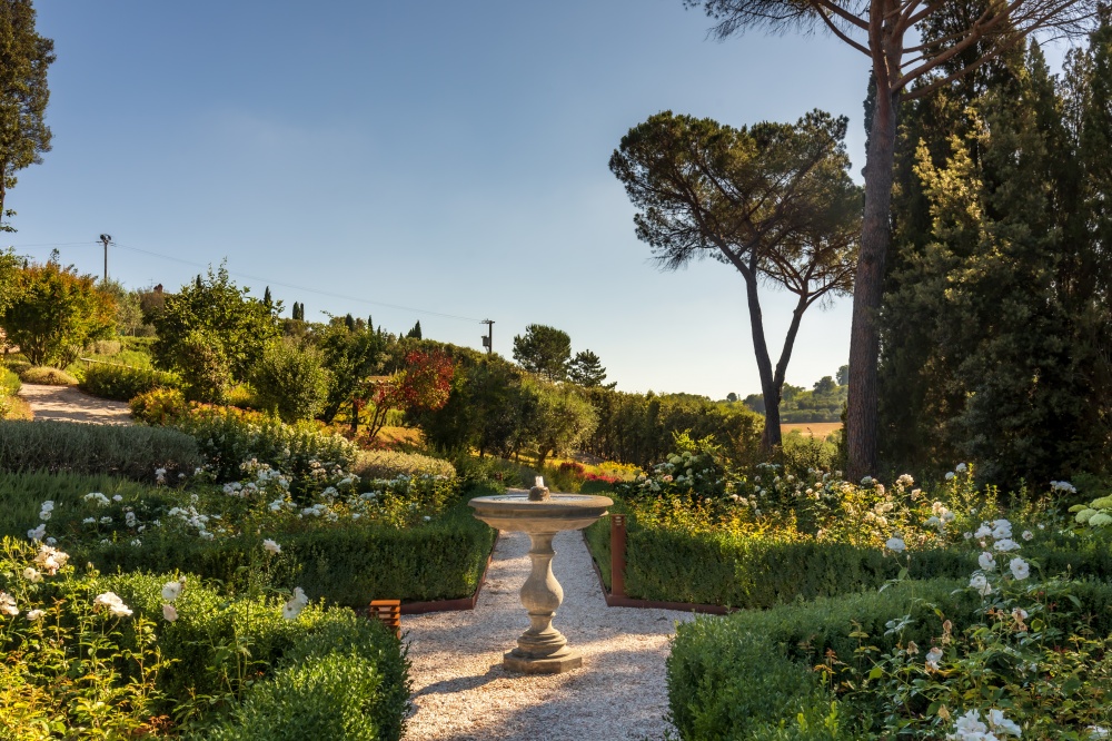 garden in an elegant wedding villa in tuscany