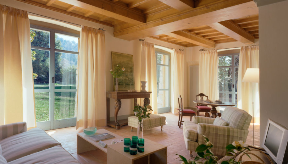 living room in a farmhouse for wedding in arezzo