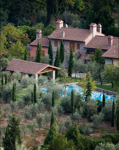 pool view in a farmhouse for wedding in arezzo