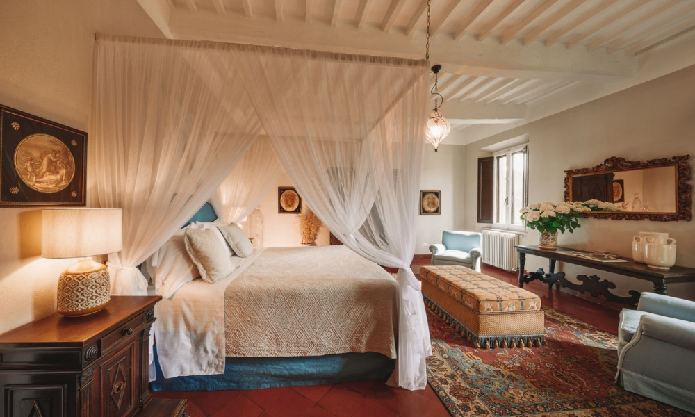Four-poster bedroom of charming Wedding Farm Resort in Maremma