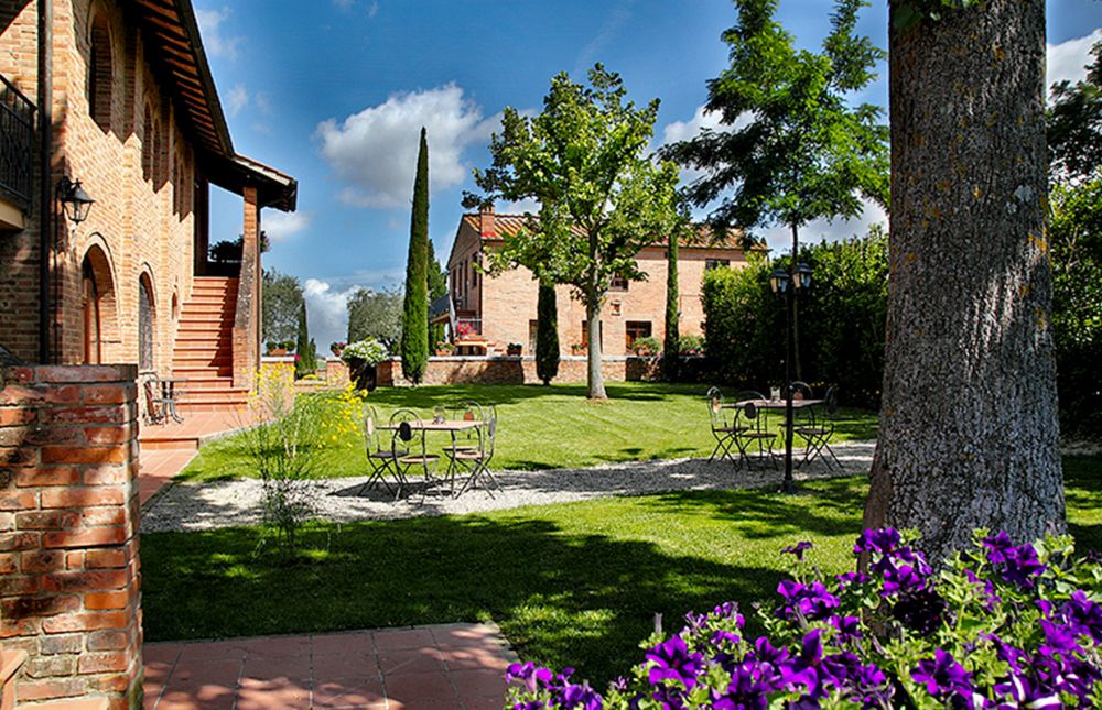 Garden between the houses at the villa in Tuscany for weddings