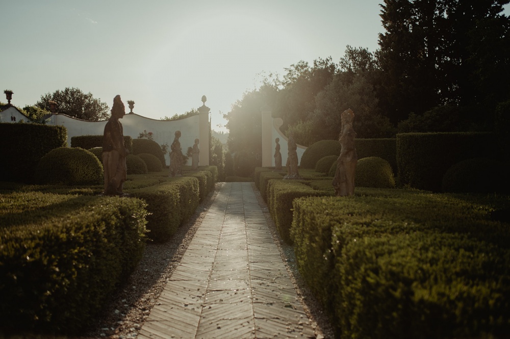 Garden with statues of villa in Florence for wedding
