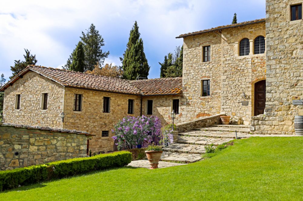 Garden and stone houses at the castle for weddings in Siena