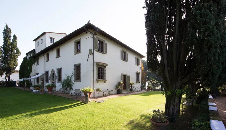 Garden of the villa for wedding in Tuscany