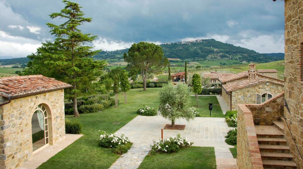 Gardens with view at wine resort for weddings in Tuscany