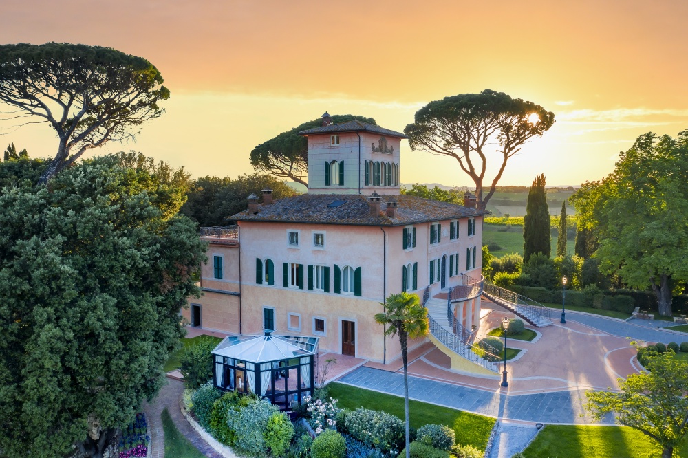 getting married in a elegant wedding villa in italy