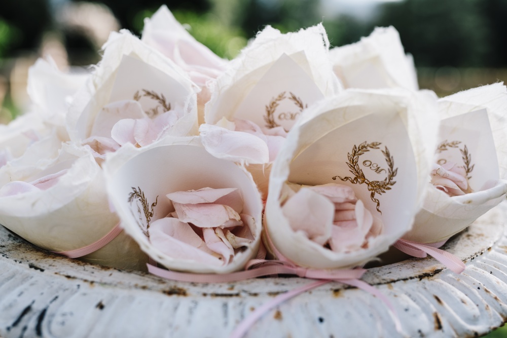 how to plan your wedding florals in tuscany