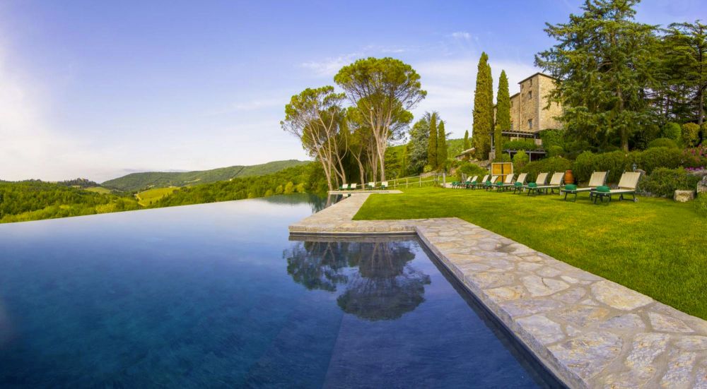 Infinity pool at wedding castle in Siena