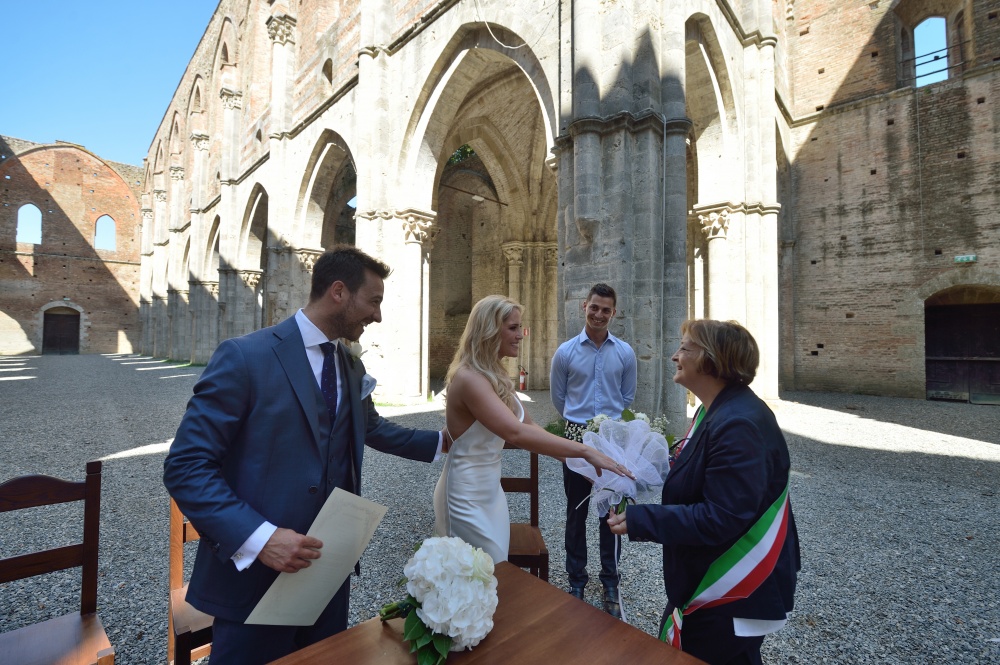 legal requirements to get married in san galgano abbey italy