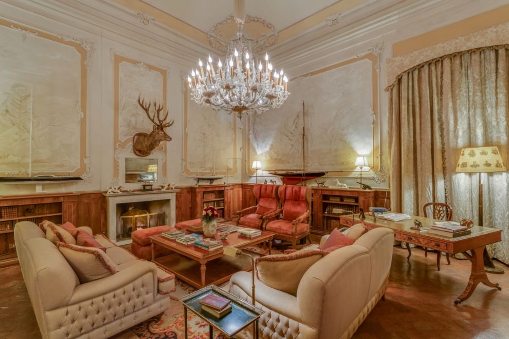 Living room with chandelier at the villa in Florence