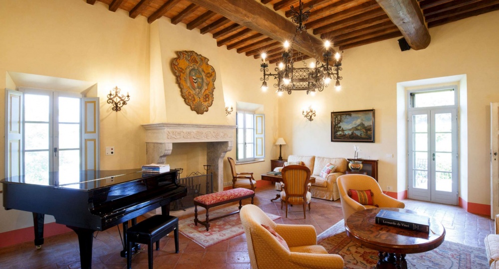 Living room with piano at villa for wedding in Tuscany