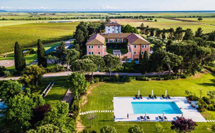 aerial view of a luxury hotel for weddings in tuscany