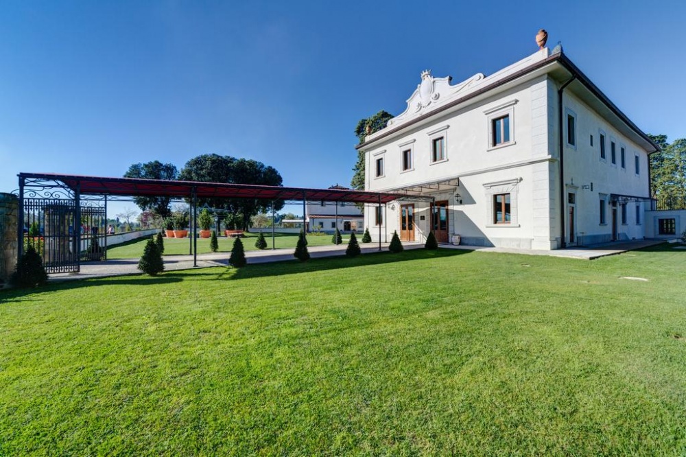 garden for weddings in a resort in florence