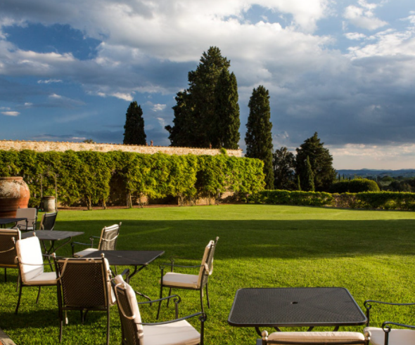 relaxing area in a luxury wedding hamlet in tuscany