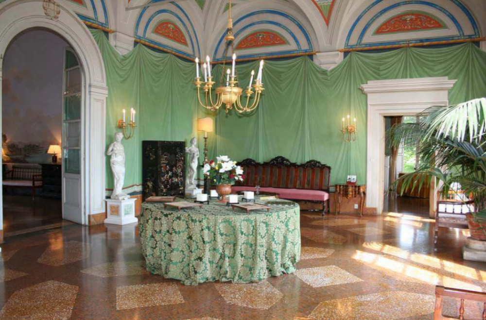 hall of a luxury villa for wedding dinner and ceremonies in a villa in lucca