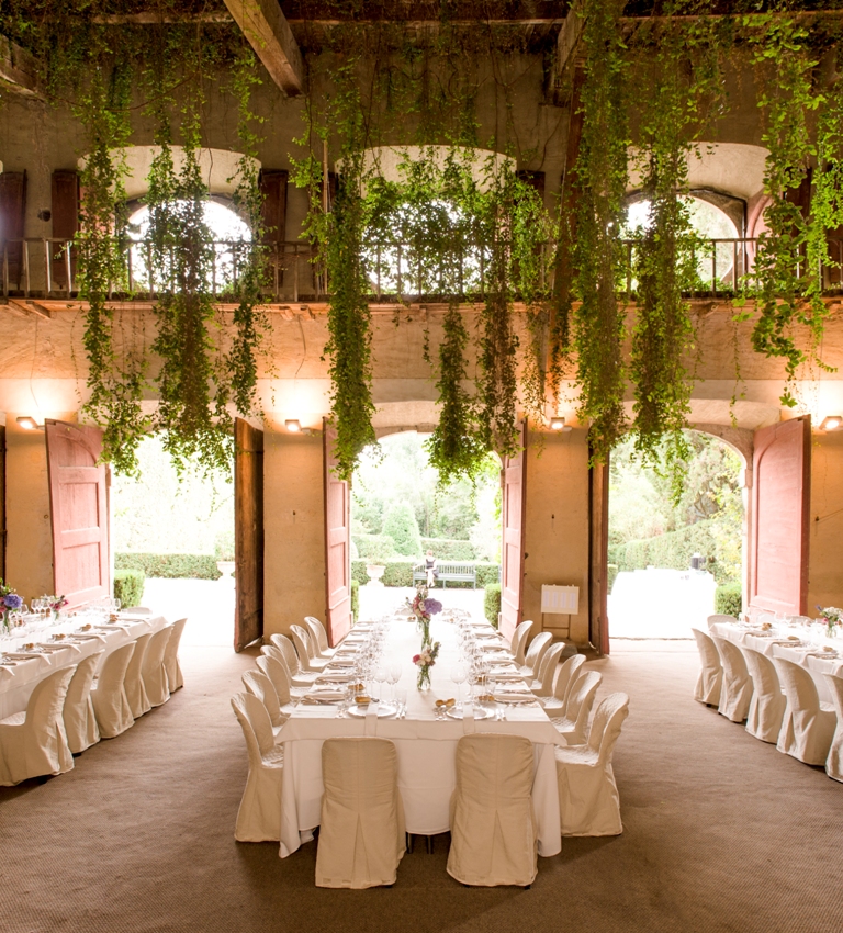 indoor view of a lemonhouse for wedding receptions in a villa in lucca