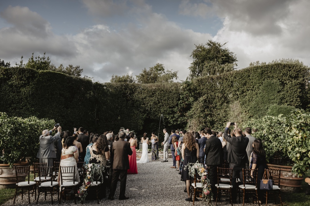 symbolic ceremony setting in a luxury villa for weddings in lucca