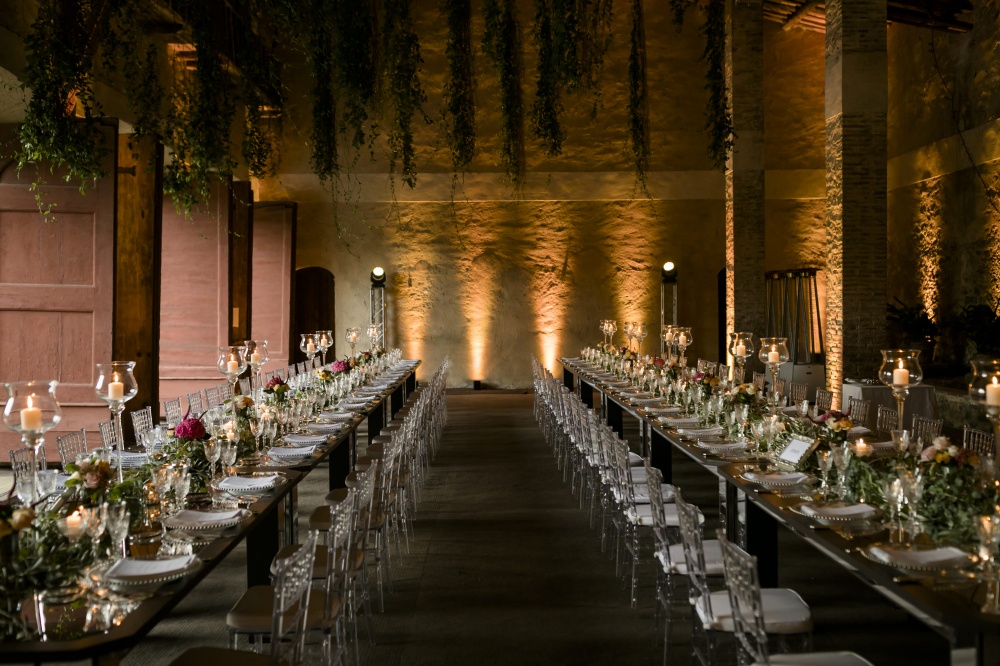 indoor wedding dinner in the lemonhouse of a luxury wedding villa in lucca