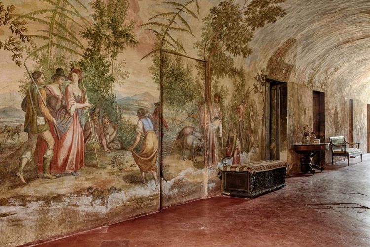 elegant wedding villa in siena original frescoes