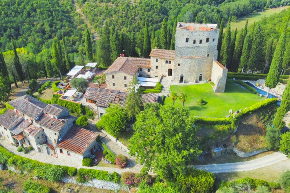 Overview of the castle for weddings in Siena