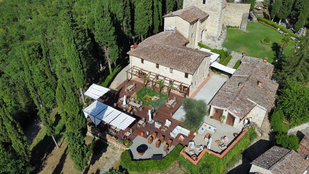 Overview of the restaurant at the castle for weddings in Siena