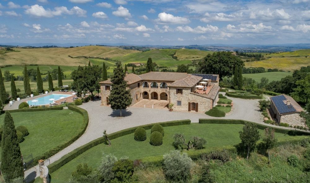 Overview of the villa for weddings in Siena