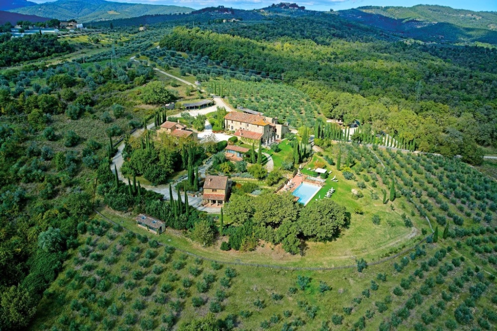 Overview of wedding hamlet in Siena