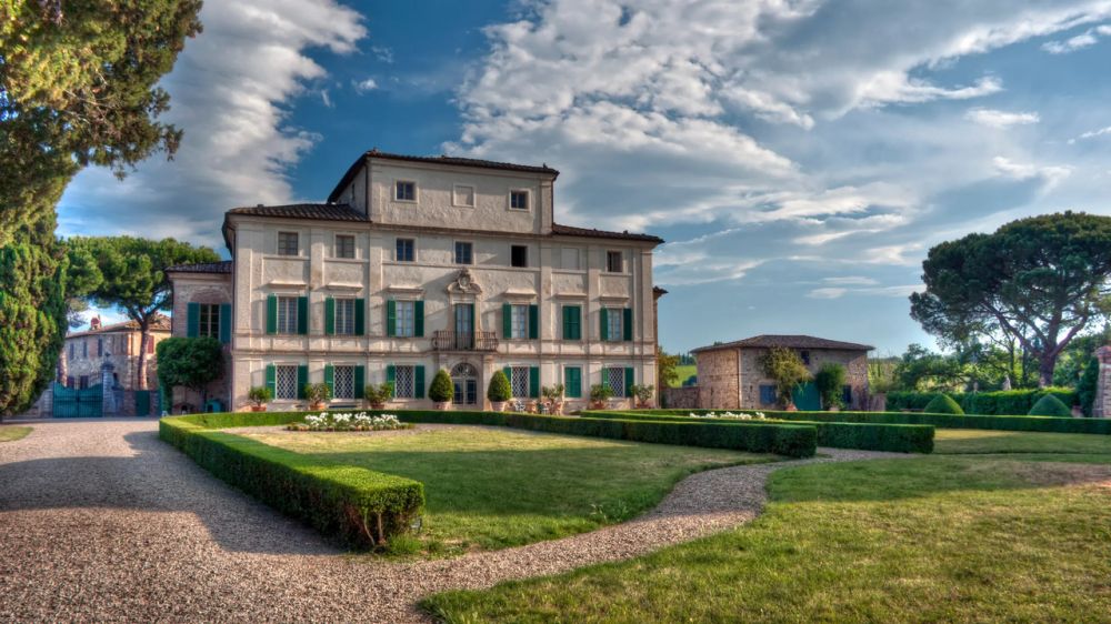 Panoramic view of elegant wedding villa in Siena