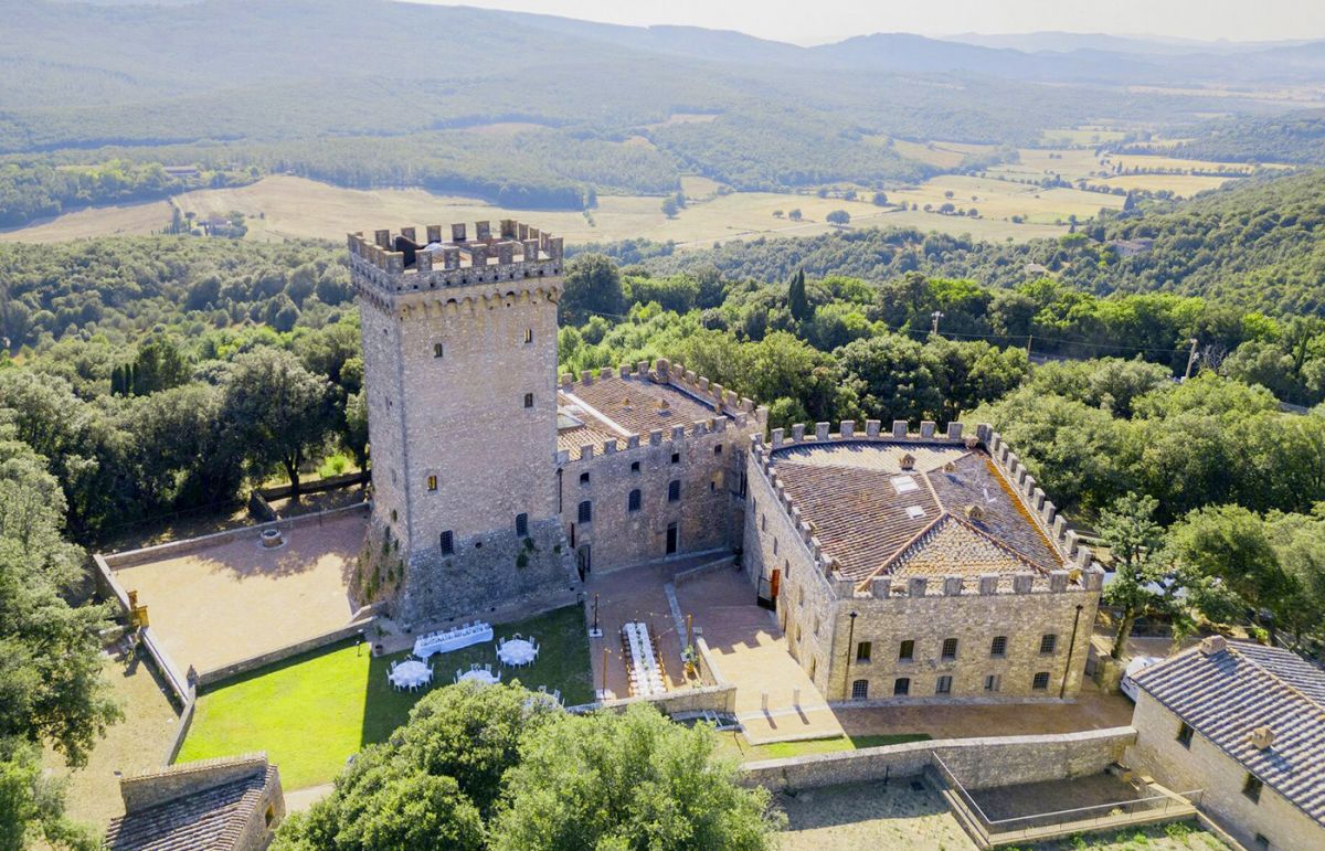 Panoramic view of the wedding castle in the Tuscan countryside