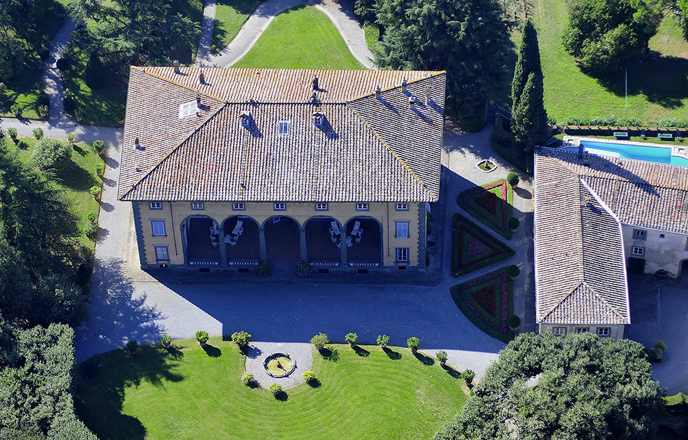 Panoramic view of villa in Lucca for wedding receptions