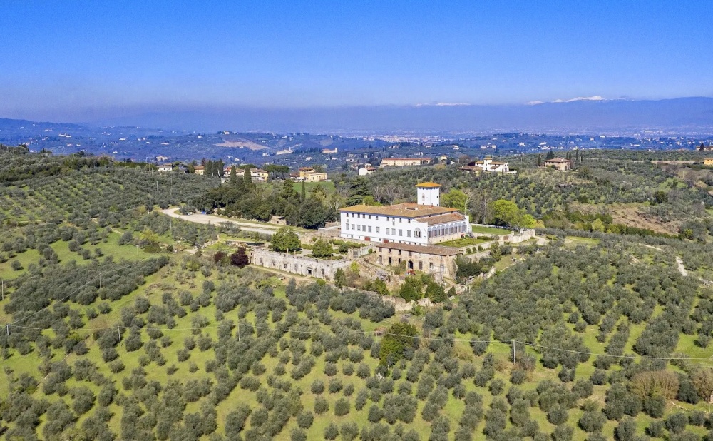 Panoramic view of wedding villa in Florence with view