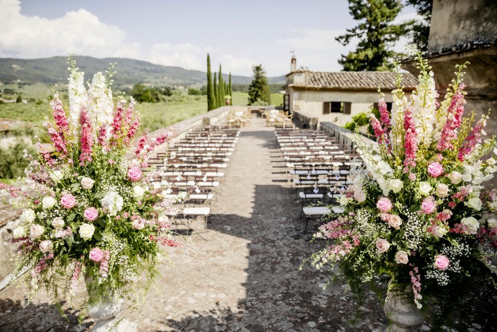 Pink ceremony at a Tuscan villa in the countryside
