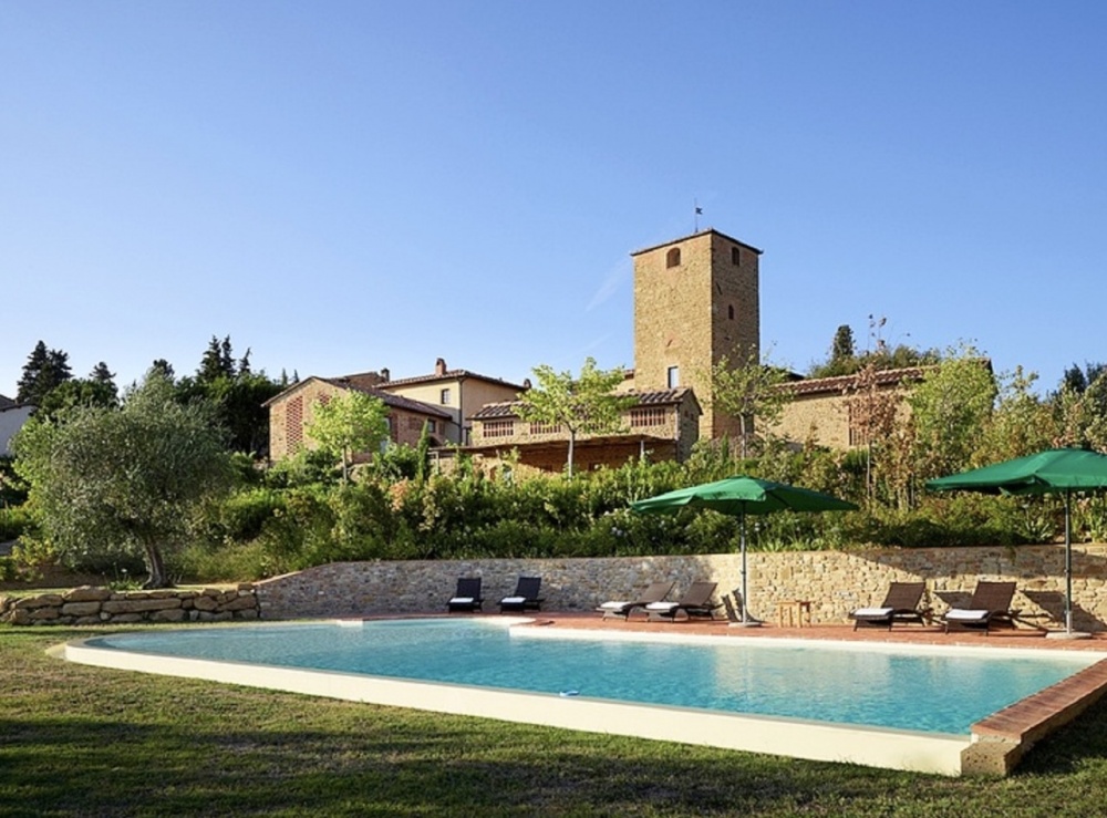 Pool at romantic wedding venue in Tuscany