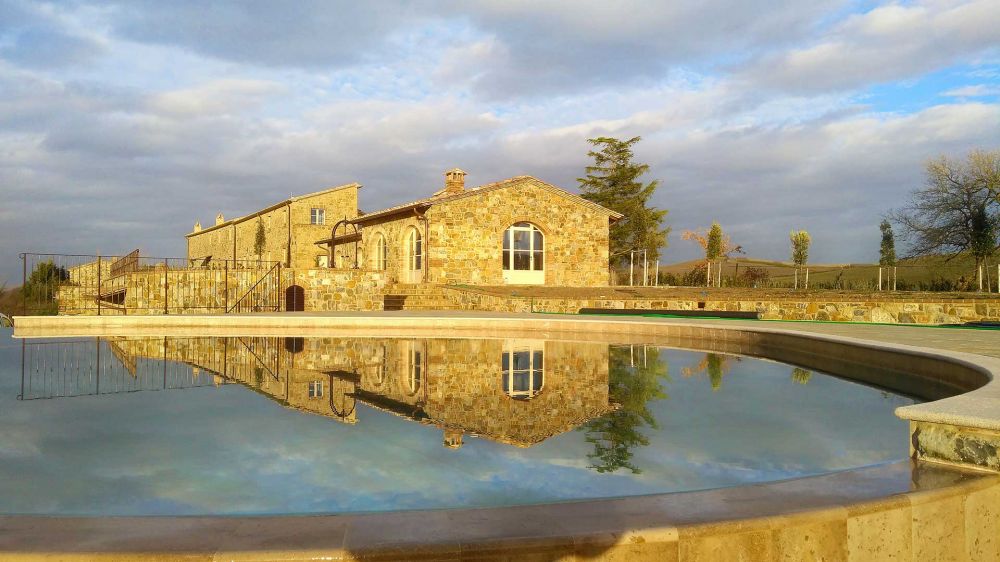 Pool at sunset of wine resort for weddings in Tuscany