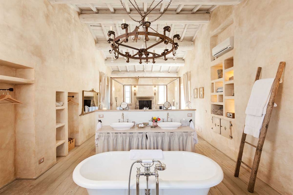 Refined bathroom of an apartment at the hamlet for weddings near Siena