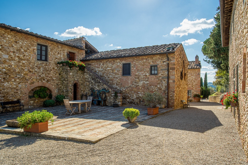 Relax area at wedding farmhouse in Tuscany