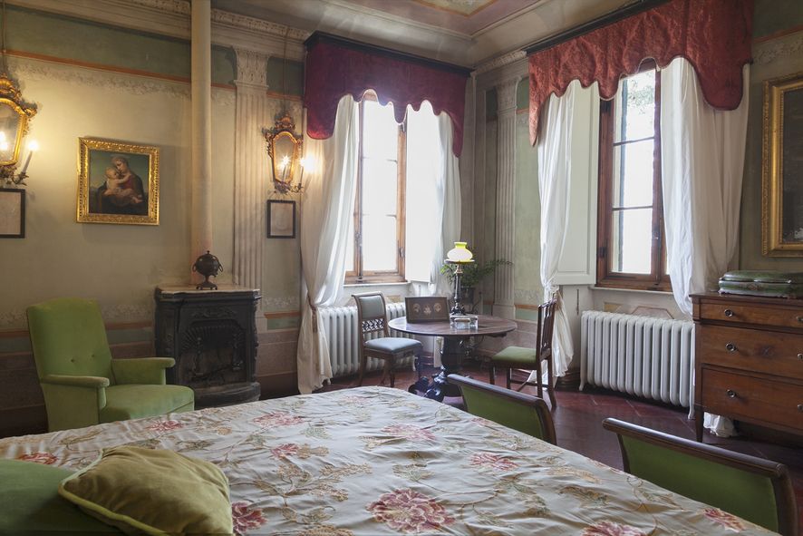 Relax corner of bedroom at wedding villa in Chianti